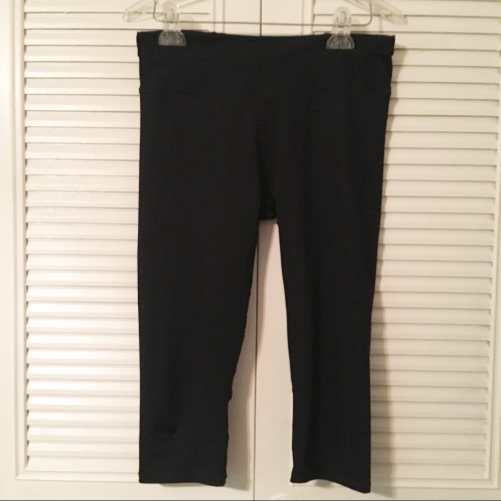 Fabletics Cropped/Capri Legging - image 2